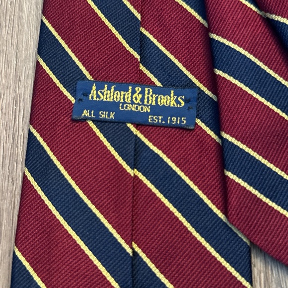 Vintage Ashford & brooks silk Classic Striped Tie in Red and Blue - Picture 2 of 5